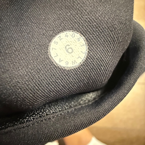 Lululemon Speed Up Crop 21" Leggings, Medium Rise, Black, Sz 6 Athletic Logo - Picture 10 of 10